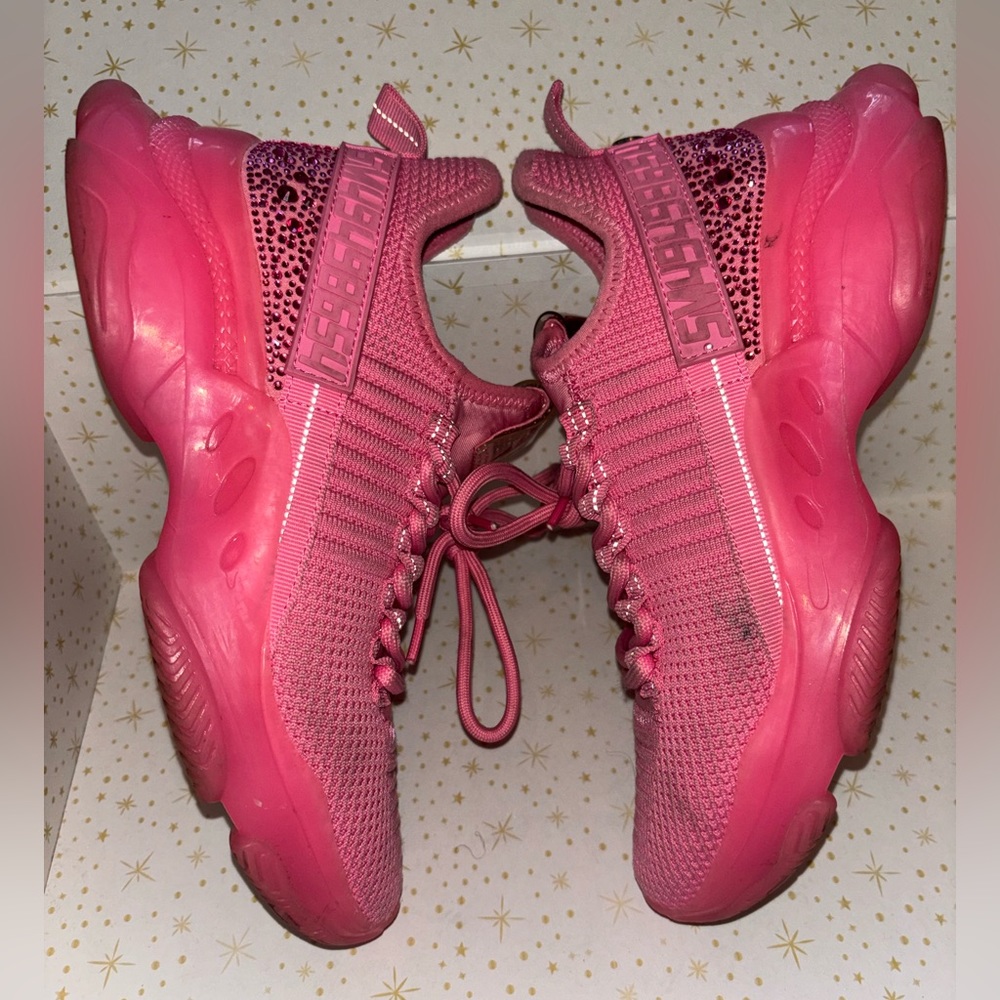 Pink sneakers💗